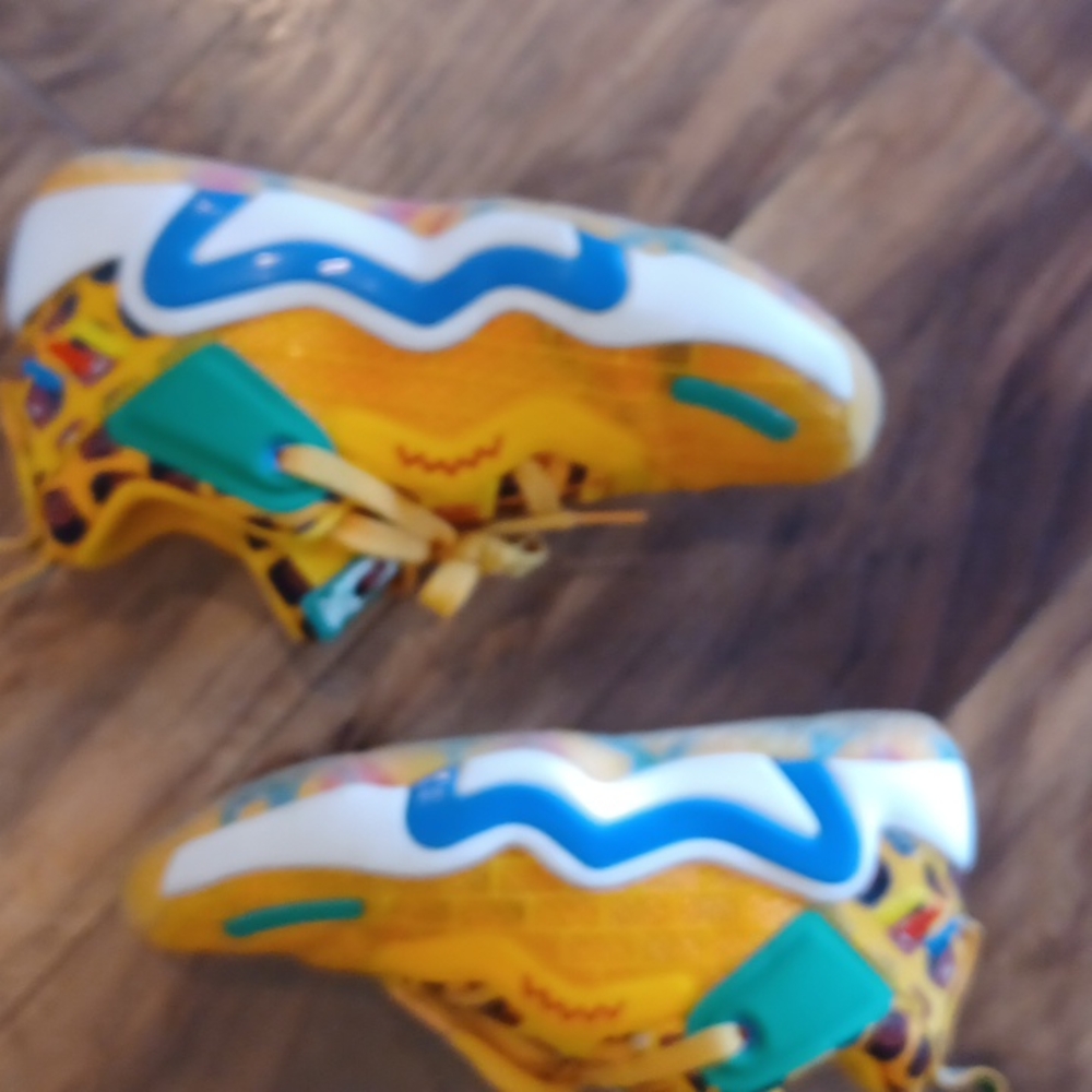 Donavan Mitchell x Adidas x Lego Size 3Y - Picture 8 of 16